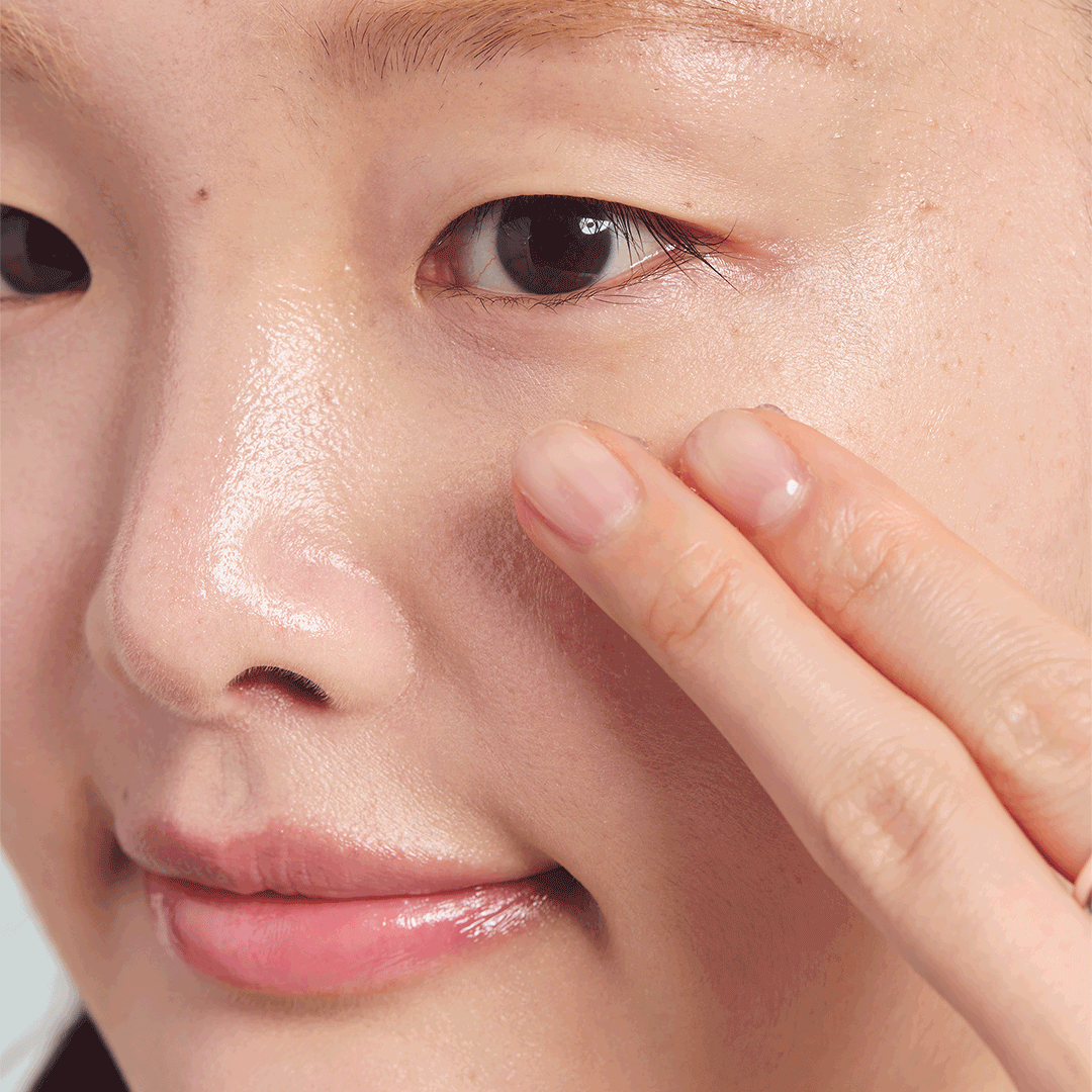 Green Tea Panthenol Gel Cream model application gif
