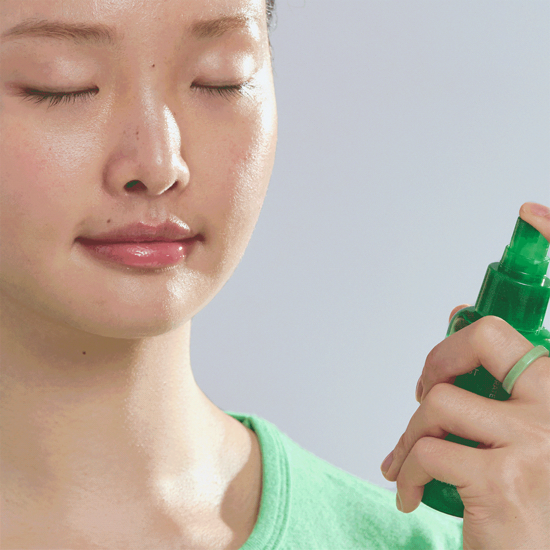 Green Tea Ceramide Mist model application gif