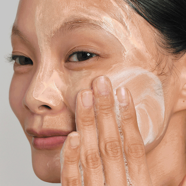 Vitamin C Brightening Mask-To-Foam™ Facial Cleanser step 2  application gif