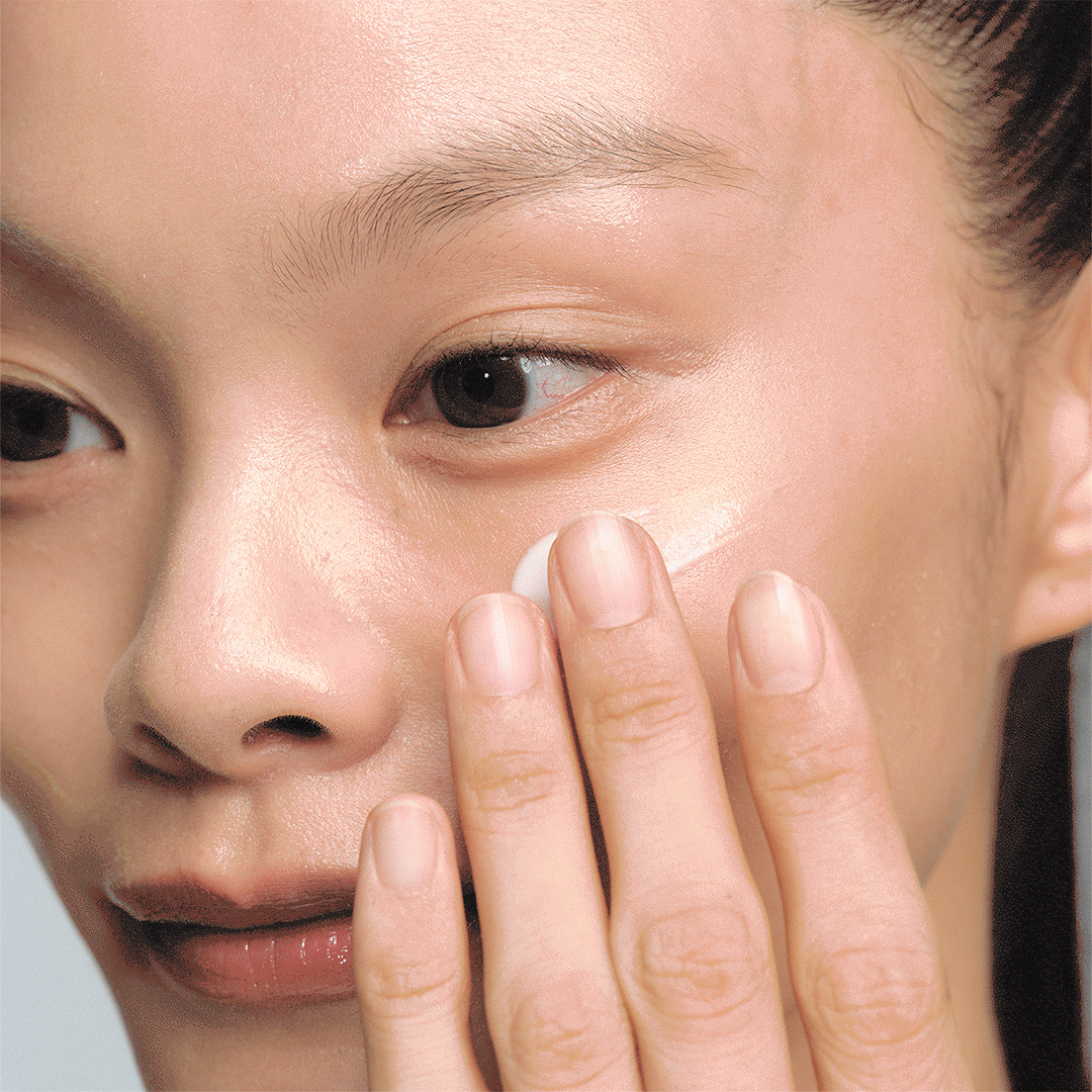Daily UV Invisible Barrier Sunscreen Serum Broad Spectrum SPF 47 with Green Tea model application animation