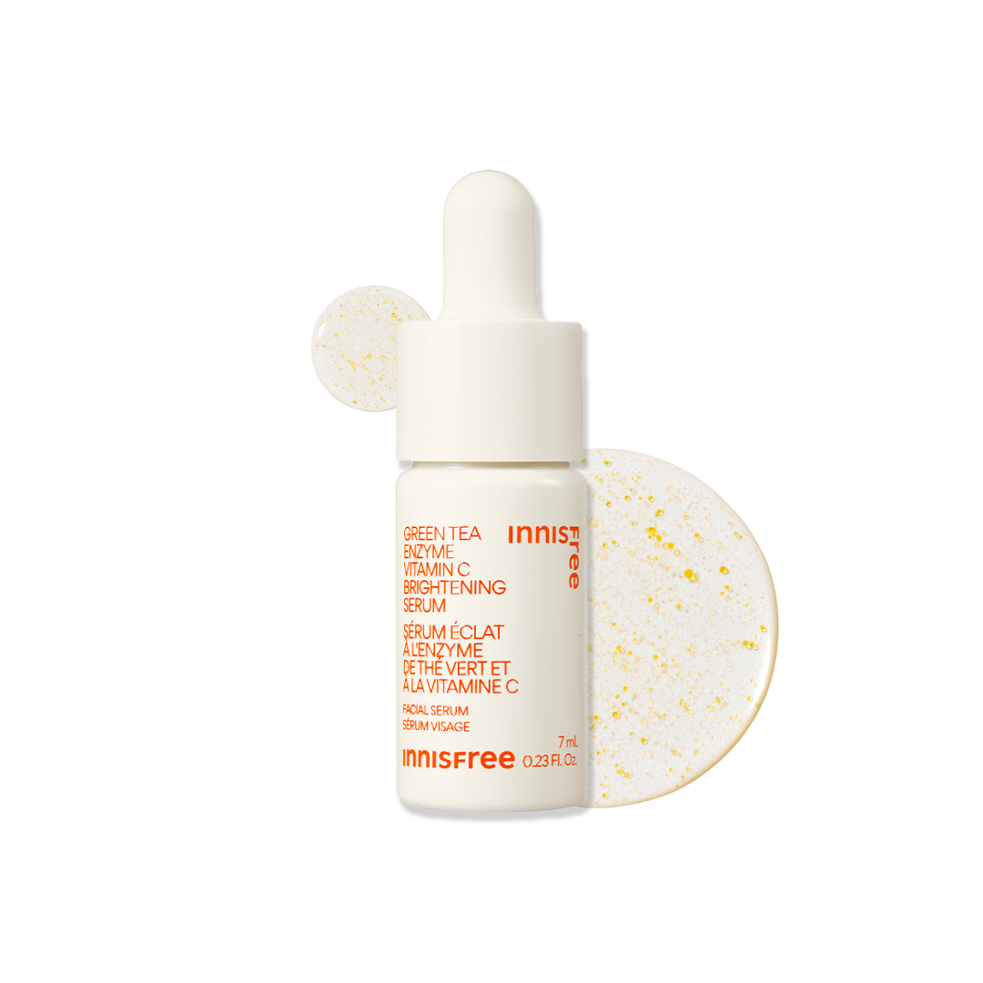 Innisfree Green Tea Enzyme Vitamin C Brightening Serum in a 7ml dropper bottle, shown on a clean white background with a decorative droplet and circular texture graphic.
