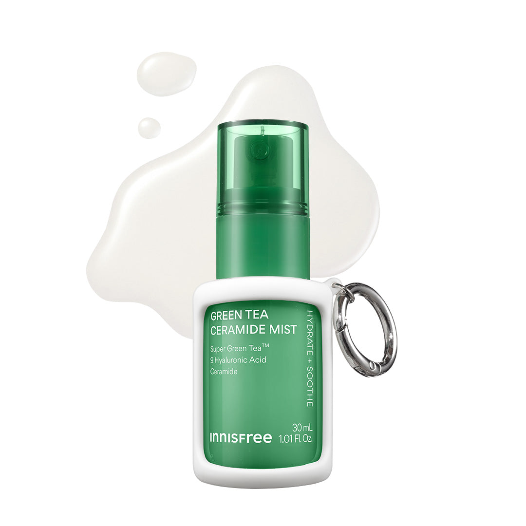 Innisfree Green Tea Ceramide Mist in a 30ml pump bottle with a green cap and white base, featuring a silver key ring attachment, set against a white background with a green tea liquid splash graphic.